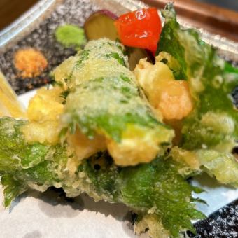 クリームチーズとサーモンの大葉包み揚げ