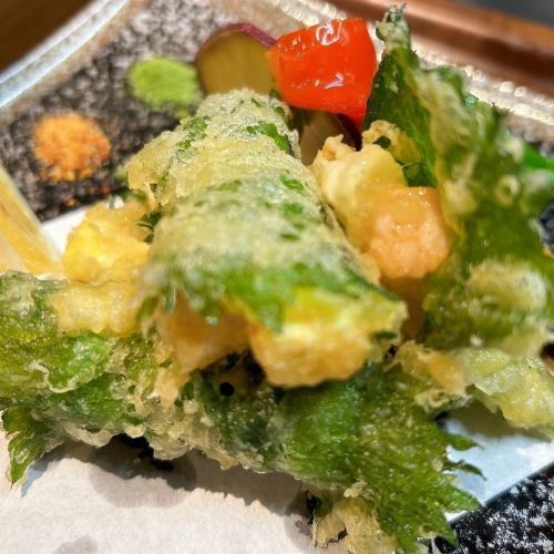 クリームチーズとサーモンの大葉包み揚げ