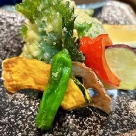 クリームチーズとサーモンの大葉包み揚げと蓮根の海老はさみ揚げ ハーフ&ハーフ