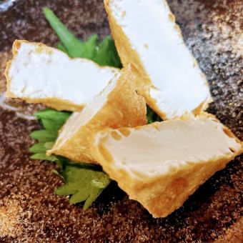 揚げたての厚揚げ(七味塩で!)