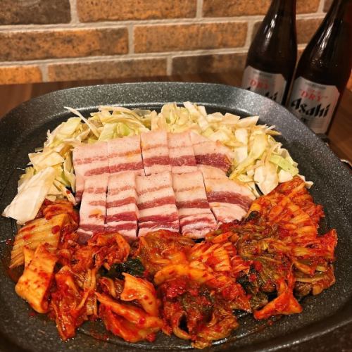 B.豚バラキムチ鉄板
