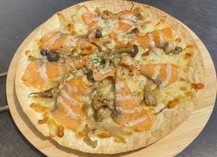 Salmon and mushroom Caesar pizza