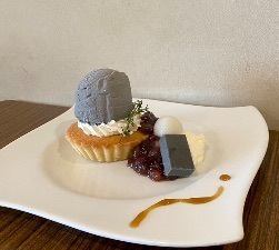 [Tartlet] Japanese tart with black sesame ice cream and shiratama