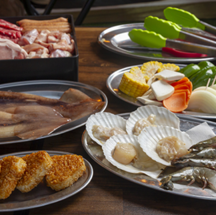 3 시간 음료 무제한 ★ 해물 BBQ 코스 새우와 오징어, 가리비 등 신선한 해물을 즐길 수있는 초호화 6300 엔!