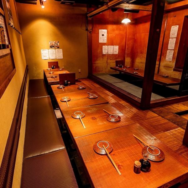You can also reserve the entire floor of the semi-private room with a sunken kotatsu (for 2 to 26 people)!Enjoy relaxing with a group of friends or drinking buddies from work without worrying about your surroundings.If you don't want to take off your shoes...then there's a semi-private room with table seating for 4 to 14 people ◎ Enjoy a lively time in a private space just for you!