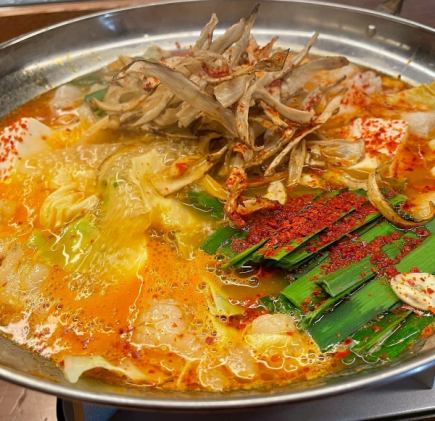 *Winter only* [10 dishes in total] Kuroge Wagyu beef motsunabe, vegetable skewers, and dessert! A course featuring our popular menu items