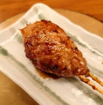 餐廳特色菜：雞肉丸（配醬汁）