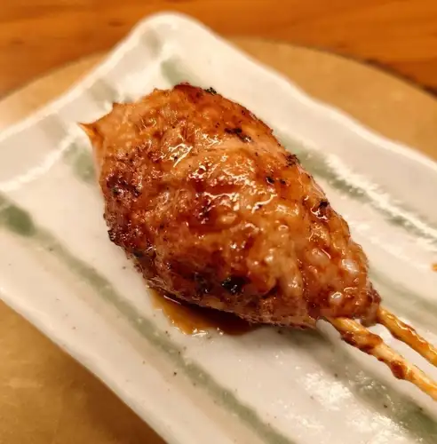 餐廳特色菜：雞肉丸（配醬汁）