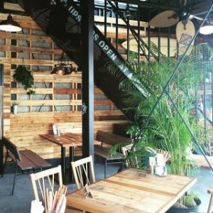 ランチタイムからディナーまで使えるお店です！