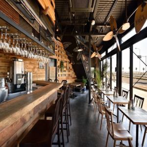 まるでハワイに居るような居心地の良い店内