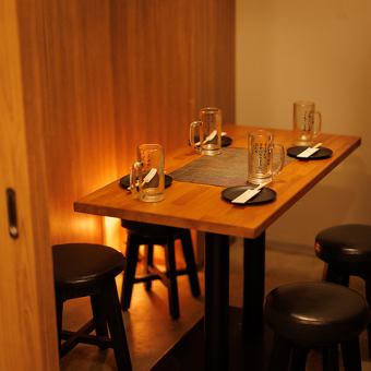 安静私密的房间，非常适合小型团体入住。您可以放松身心，享受私人时光，无论是约会还是与朋友聚餐。这是一个很受欢迎的场所，您可以在这里享用自助餐或套餐，而不用担心打扰他人。