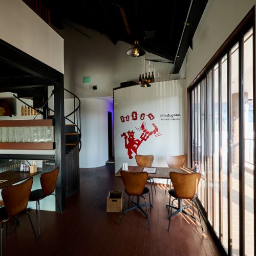 <p>The wooden interior has a clean and relaxing atmosphere.It can be used for a variety of occasions, such as parties, dates, girls&#39; night out, and after work!</p>