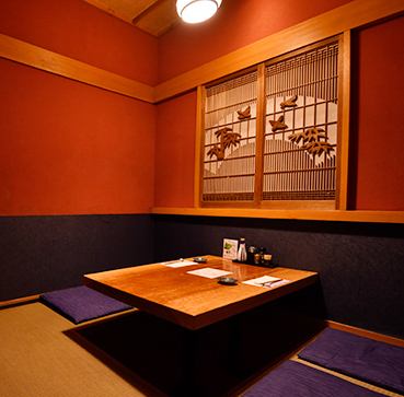 The fully private sunken kotatsu room has 10 seats per table and is a spacious, special space where you can enjoy meals and drinks to your heart's content with friends or colleagues.This private room is perfect for a variety of occasions, including birthdays and anniversaries.Please enjoy a relaxing and wonderful time in the warm atmosphere that only a sunken kotatsu can provide.