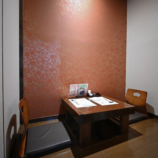 “静かに過ごせる居酒屋”を探している方にこそおすすめの一軒。賑やかすぎず、でも閉塞感はなく、ゆったりとした時間が流れる空間が広がります。女性同士の語らいやカップルのデート、ちょっとした仕事帰りの一杯にも好相性。料理だけでなく空間の心配りにも満たされる、そんな居心地のよさです。