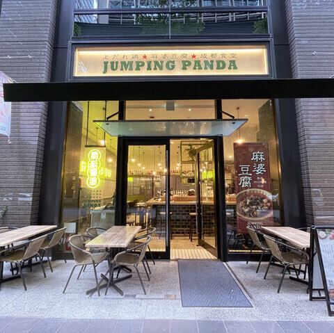 お勤め帰りにサクッと立寄り1杯いかがですか？テラス席ではお酒やお料理の限定プランもあります◎女子会でもオシャレに決まること請け合いです！冬季シーズンには綺麗に彩られたイルミネーションをご覧いただけ是非大切な人とどうぞ。またテラス席はワンちゃんと一緒にお食事できるので暖かくなりましたらご利用ください！