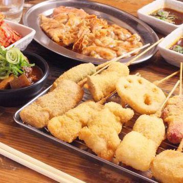 A specialty that includes kushikatsu, dote-yaki, and charcoal-grilled hormones!