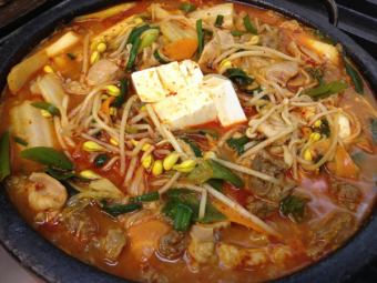 【名物】ぱんちゃんチゲ