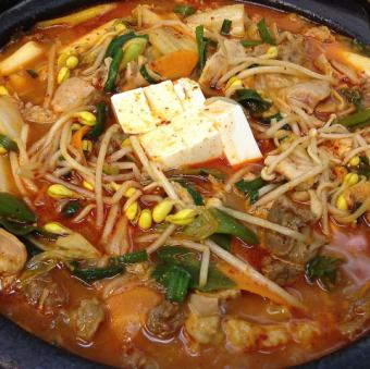 【名物】ぱんちゃんチゲ