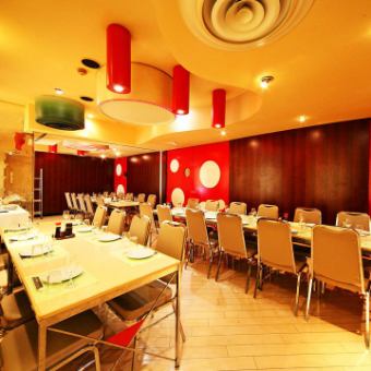 [Table seat private room 2 (25 to 48 people)] Private rooms for 25 to 48 people can be widely used for various parties including celebrations.Enjoy an elegant moment while watching the outside scenery.* Smoking available, some non-smoking available