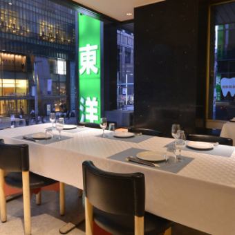 [Table private room (4 to 6 people)] A small private room for 4 to 6 people is a clean and stylish space.Bring your precious day brightly, such as entertainment, dinner, and meeting.* Smoking available, some non-smoking available