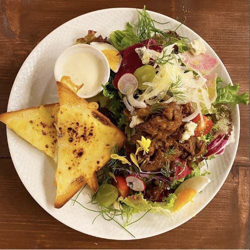 午餐从11:30开始供应,我们的菜单将舒缓您的身心。