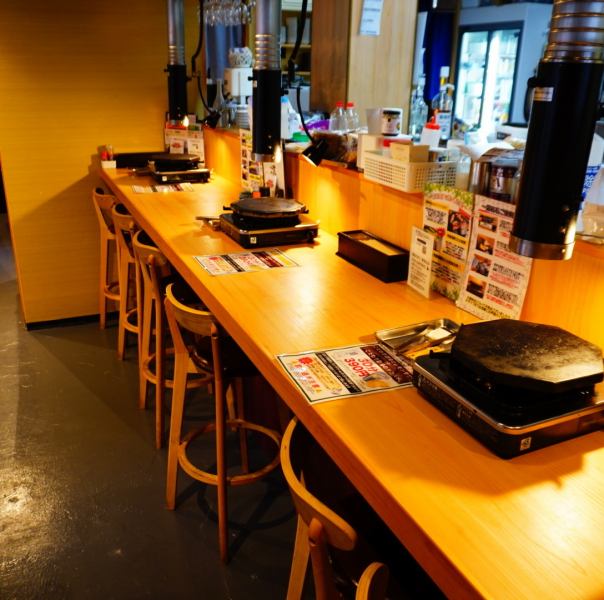 We have counter seats that are perfect for a single meal! You can also enjoy talking with the staff ♪ Please feel free to stop by ☆