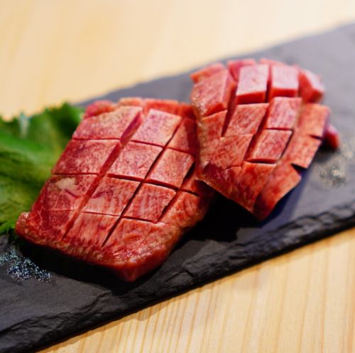 Thick-sliced beef tongue (tangen)