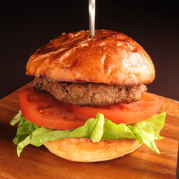 【肉感爆発!】至高の牛100%パティ×小麦香る芳醇バンズの相性抜群ハンバーガー◎