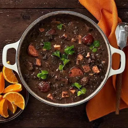 本格ブラジルビュフェやサラダバーも食べ放題！！