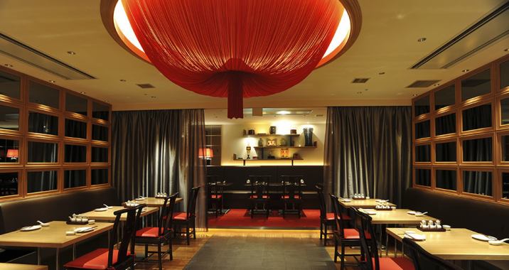 A 3-minute walk from Hankyu Umeda Station. Located on the 8th floor of NU Chayamachi, the calm interior is based on chinoiserie, with large red Chinese-style tassels and mirrors on the walls. You can enjoy it at a banquet!