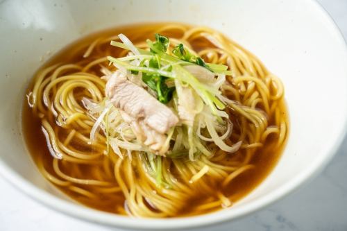 Soup noodles with roast pork and green onions