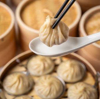 60分小籠包食べ放題付き、選べるランチセット2400円(平日限定)