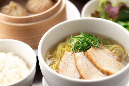 여자로 점심에 꼭 이용하십시오