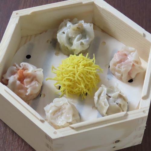 厳選された素材を使用し、手作りで仕上げた逸品。