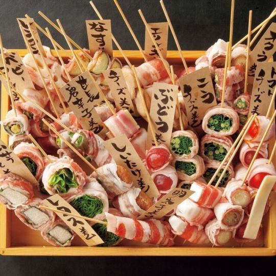 『野菜巻き串5本盛り合わせ』旬の新鮮な野菜をジューシーな豚肉で巻き、炭火で香ばしく焼き上げました。