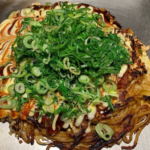 Grilled Western food with green onions and soba <pork/mix>