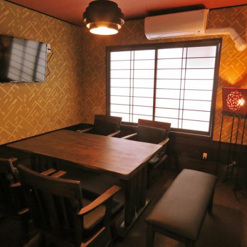 <p>The private room on the 2nd floor is a modern Japanese room with warm lights that creates a calm atmosphere! It can be used for various occasions such as dinner, girls-only gathering, and dining with friends ♪ 2 The private room on the floor can accommodate up to 6 people, but since it is only one room, please make a reservation early ◎ Please spend a wonderful time in a wonderful space ♪</p>