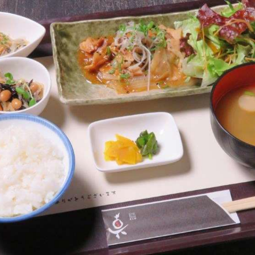 A true lunch set menu♪ Choose from 12 types that change daily, and soft drinks are now free.