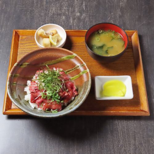 ローストビーフ丼定食　￥1000