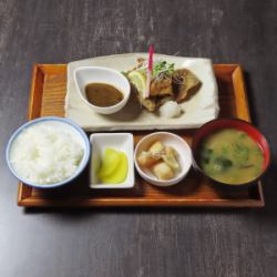 カレイの唐揚げ定食