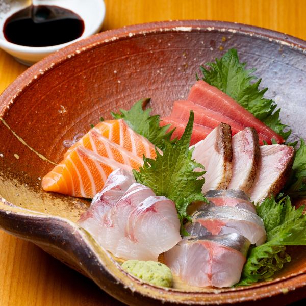 【旬の海の幸をふんだんに使用した極上の逸品◆旬の旨味が堪らない!】お造り盛合せ1000円(税込)~