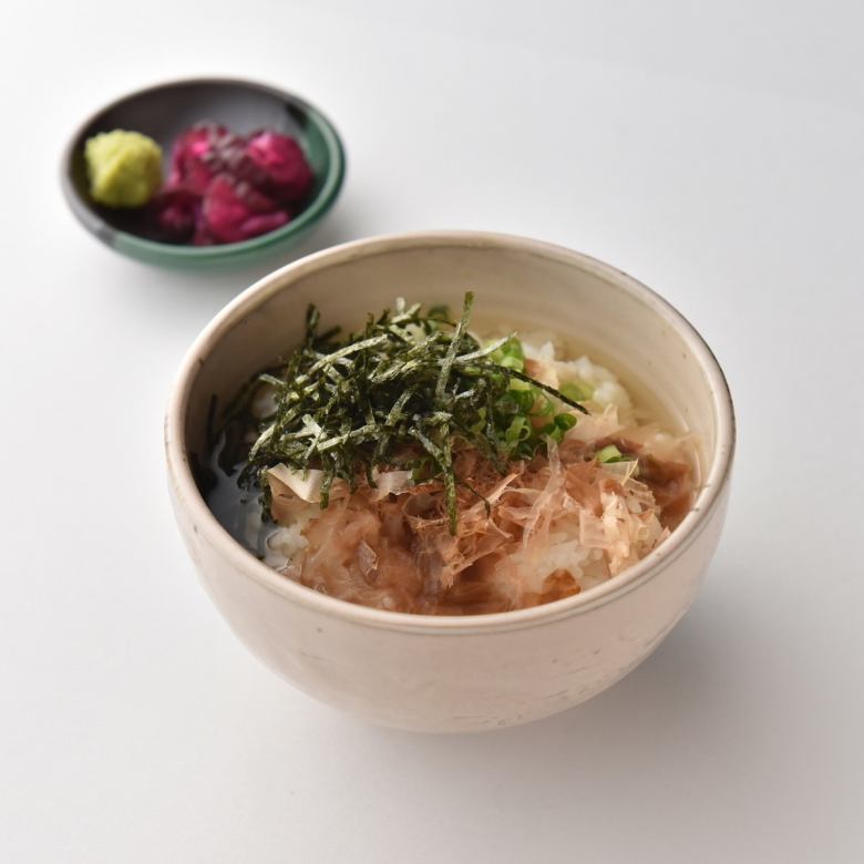 茶泡饭 李子、鲑鱼、海藻