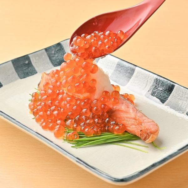 脂の乗った銀鮭といくらをたっぷり味わう贅沢なおろし添え