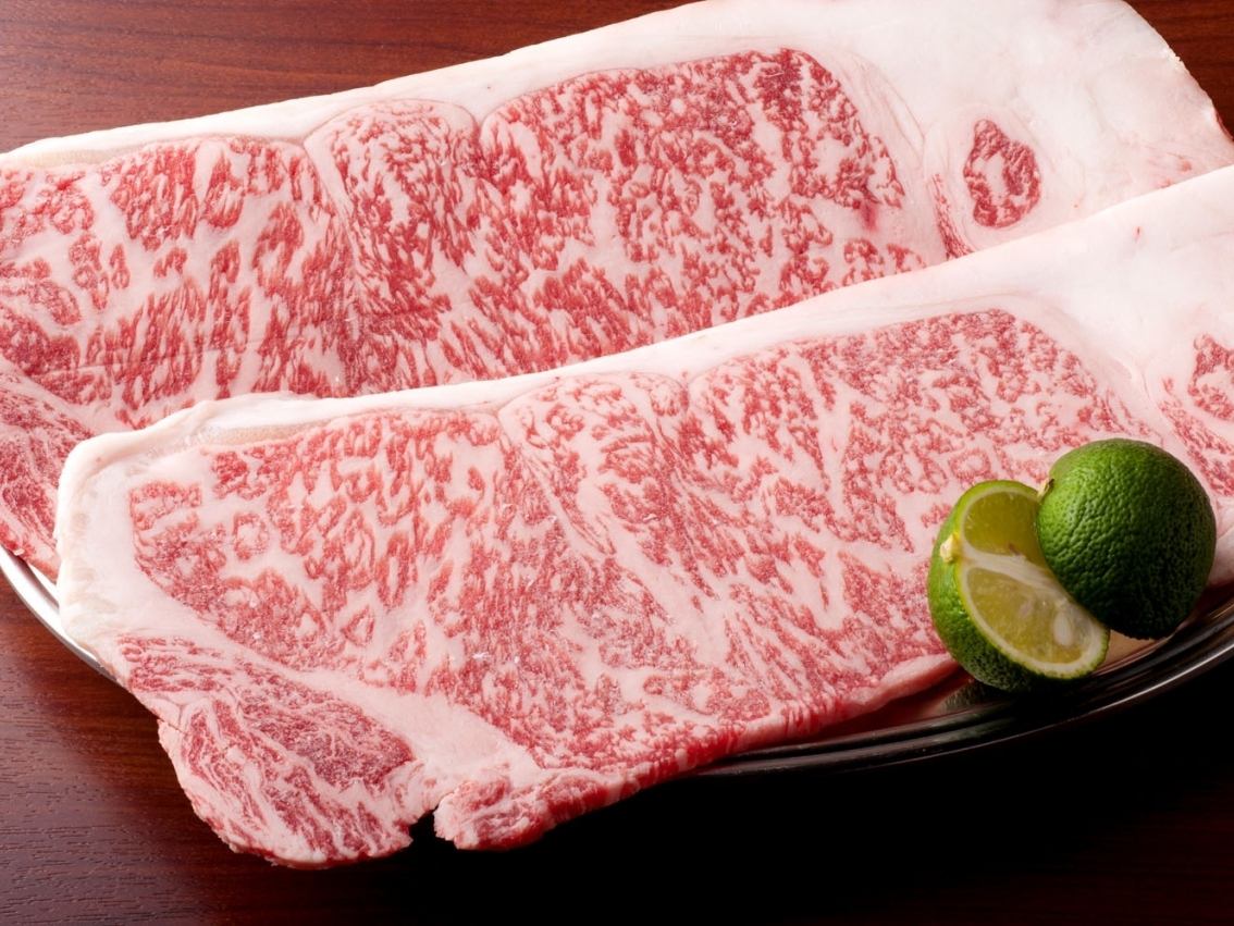 您可以品尝精选的日本牛肉烤肉和荷尔蒙！