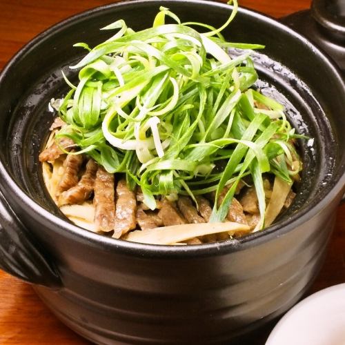 There is a back popular menu "Clay pot rice" ☆