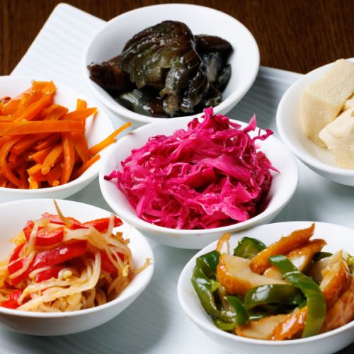 【名物】おばんざい6品盛り合わせ