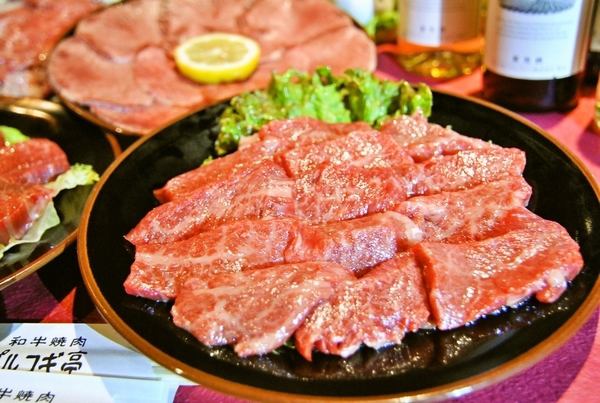 Upper ribs (Japanese black beef) * We offer the highest quality Japanese black beef of the day, such as Kagoshima black beef and Miyazaki beef!