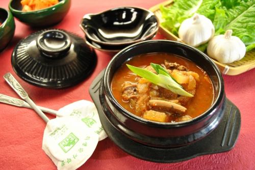 Tenjang Jjigae * 充满手工制作的菜单，例如泡菜 Jjigae、豆腐 Jjigae 和 Samgyetang！