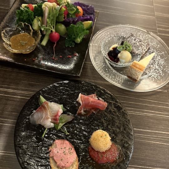 女子会コース3H飲放9品3980円　2名様から9名様まで　前菜盛り合わせ　デザート盛り合わせ1人1皿