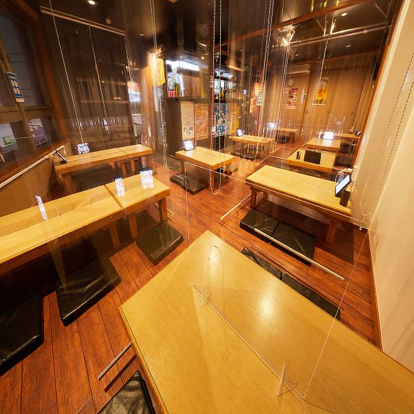 団体様でも、いつもの飲み会でもゆっくりできちゃうお座敷席♪TVもあるのでスポーツ観戦しながら当店自慢の飲み食べ放題なんていかがでしょうか？仕切りで個室にもできるのでお子様連れでも安心ですよ^ ^　※店内換気・アルコール消毒・ソーシャルディスタンスを高い意識のもと徹底しております◎